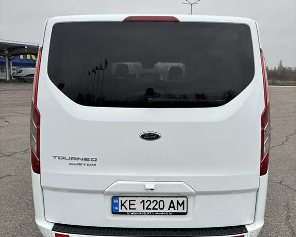 Белый Форд Турнео Кастом, объемом двигателя 2 л и пробегом 196 тыс. км за 23640 $, фото 5 на Automoto.ua