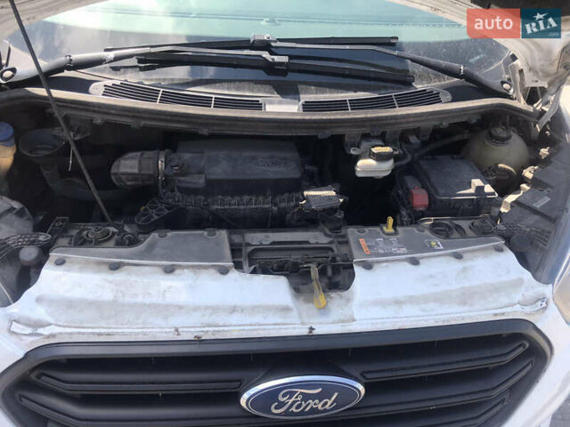 Белый Форд Турнео Кастом, объемом двигателя 2 л и пробегом 306 тыс. км за 19500 $, фото 14 на Automoto.ua