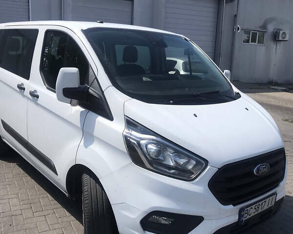 Белый Форд Турнео Кастом, объемом двигателя 2 л и пробегом 306 тыс. км за 19500 $, фото 6 на Automoto.ua