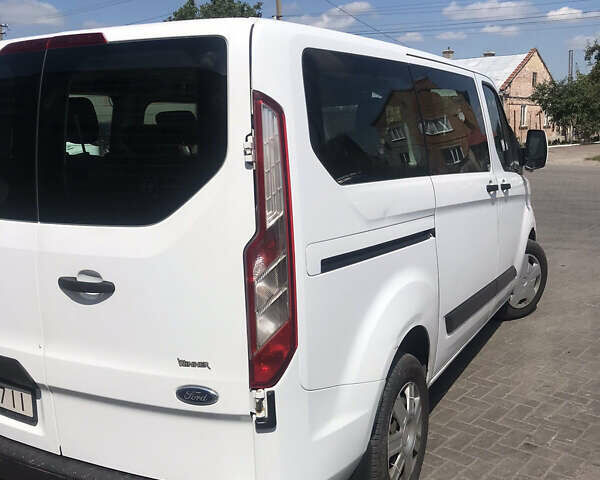 Белый Форд Турнео Кастом, объемом двигателя 2 л и пробегом 306 тыс. км за 19500 $, фото 5 на Automoto.ua