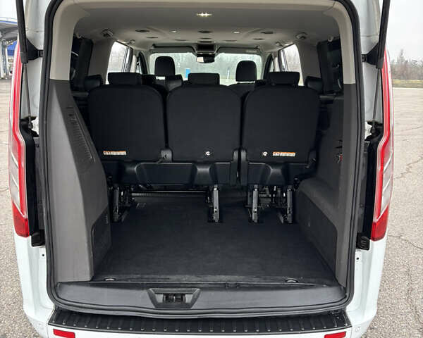 Белый Форд Турнео Кастом, объемом двигателя 2 л и пробегом 196 тыс. км за 23640 $, фото 9 на Automoto.ua