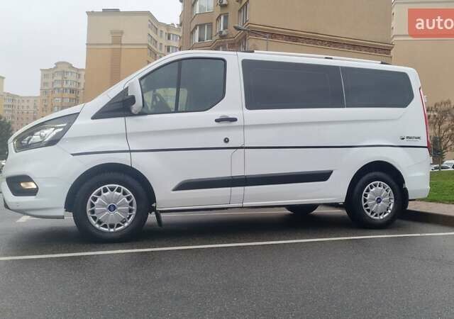 Белый Форд Турнео Кастом, объемом двигателя 2 л и пробегом 241 тыс. км за 21999 $, фото 4 на Automoto.ua