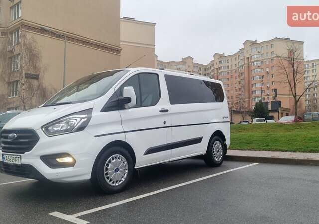 Белый Форд Турнео Кастом, объемом двигателя 2 л и пробегом 241 тыс. км за 21999 $, фото 1 на Automoto.ua