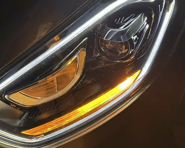 Бежевий Форд Турнео Кастом, об'ємом двигуна 2 л та пробігом 79 тис. км за 37000 $, фото 24 на Automoto.ua