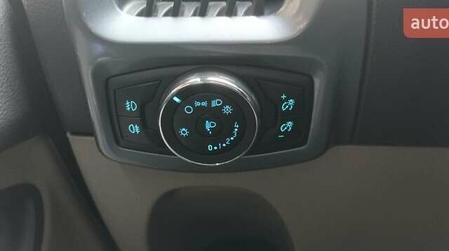 Червоний Форд Турнео Кастом, об'ємом двигуна 2.2 л та пробігом 106 тис. км за 22500 $, фото 23 на Automoto.ua