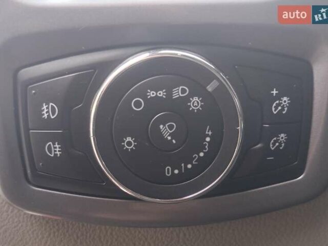 Форд Турнео Кастом 2016 у Луцьку на Automoto.ua Червоний Форд Турнео Кастом, об'ємом двигуна 2 л та пробігом 267 тис. км за 14500 $, фото 23 на Automoto.ua