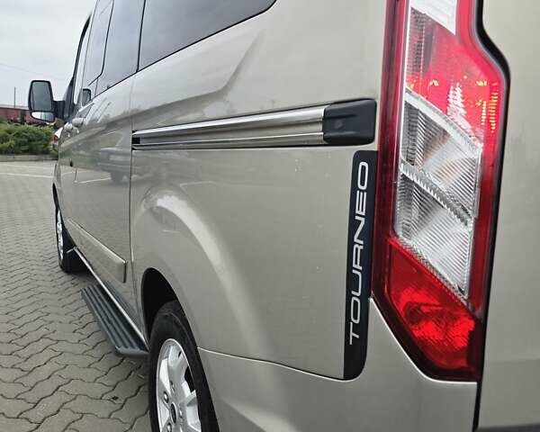 Сірий Форд Турнео Кастом, об'ємом двигуна 2.2 л та пробігом 218 тис. км за 18400 $, фото 2 на Automoto.ua