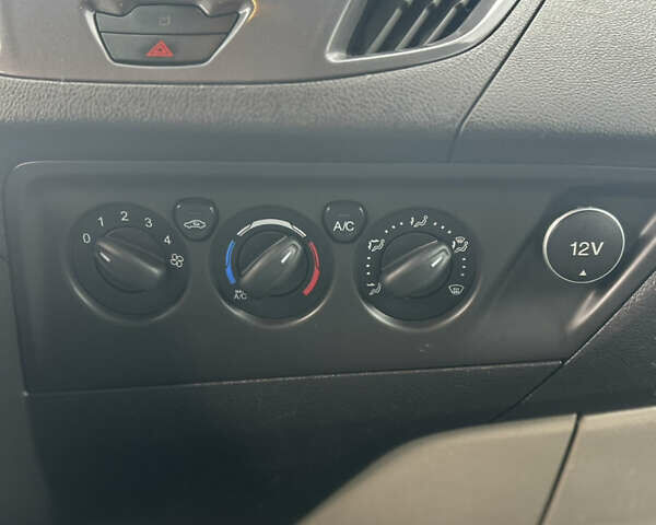 Сірий Форд Турнео Кастом, об'ємом двигуна 2.2 л та пробігом 336 тис. км за 17500 $, фото 24 на Automoto.ua