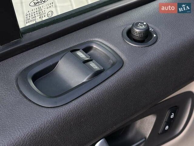 Форд Турнео Кастом 2015 в Мукачеве на Automoto.ua Серый Форд Турнео Кастом, объемом двигателя 2.2 л и пробегом 228 тыс. км за 19900 $, фото 35 на Automoto.ua