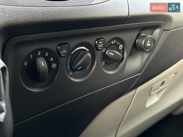 Форд Турнео Кастом 2015 в Мукачеве на Automoto.ua Серый Форд Турнео Кастом, объемом двигателя 2.2 л и пробегом 228 тыс. км за 19900 $, фото 40 на Automoto.ua