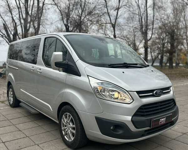 Сірий Форд Турнео Кастом, об'ємом двигуна 2.2 л та пробігом 336 тис. км за 17500 $, фото 2 на Automoto.ua