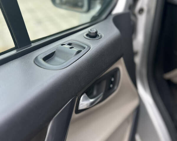 Сірий Форд Турнео Кастом, об'ємом двигуна 2.2 л та пробігом 336 тис. км за 17500 $, фото 21 на Automoto.ua