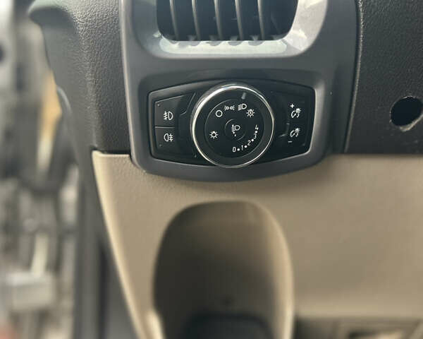 Сірий Форд Турнео Кастом, об'ємом двигуна 2.2 л та пробігом 336 тис. км за 17500 $, фото 22 на Automoto.ua