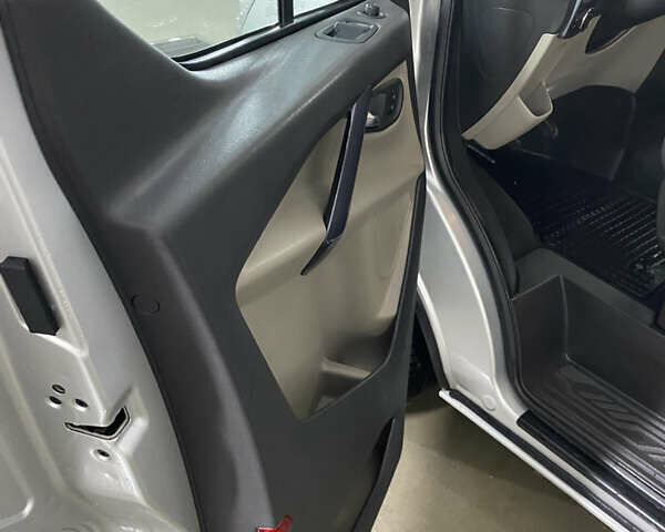 Сірий Форд Турнео Кастом, об'ємом двигуна 2 л та пробігом 193 тис. км за 25000 $, фото 5 на Automoto.ua