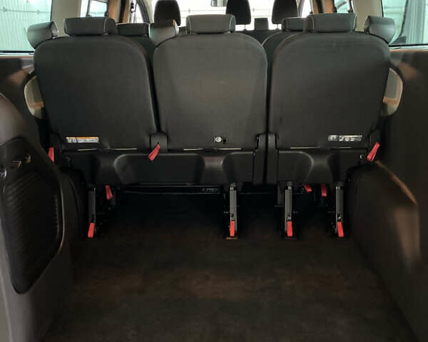 Сірий Форд Турнео Кастом, об'ємом двигуна 2 л та пробігом 193 тис. км за 25000 $, фото 39 на Automoto.ua