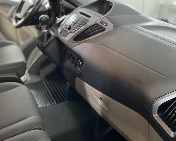 Сірий Форд Турнео Кастом, об'ємом двигуна 2 л та пробігом 193 тис. км за 25000 $, фото 12 на Automoto.ua