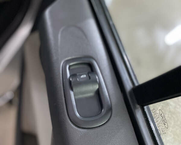 Сірий Форд Турнео Кастом, об'ємом двигуна 2 л та пробігом 193 тис. км за 25000 $, фото 50 на Automoto.ua