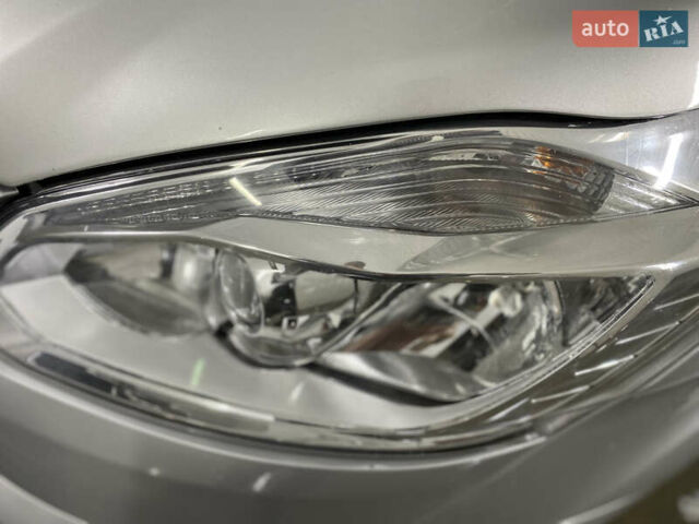 Сірий Форд Турнео Кастом, об'ємом двигуна 2 л та пробігом 193 тис. км за 25000 $, фото 62 на Automoto.ua