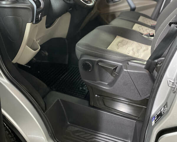 Сірий Форд Турнео Кастом, об'ємом двигуна 2 л та пробігом 193 тис. км за 22000 $, фото 15 на Automoto.ua