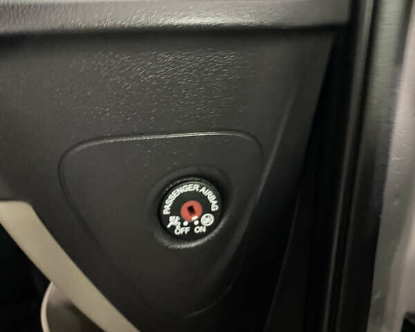 Сірий Форд Турнео Кастом, об'ємом двигуна 2 л та пробігом 193 тис. км за 25000 $, фото 61 на Automoto.ua