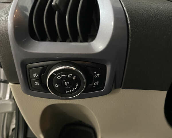 Сірий Форд Турнео Кастом, об'ємом двигуна 2 л та пробігом 193 тис. км за 25000 $, фото 13 на Automoto.ua