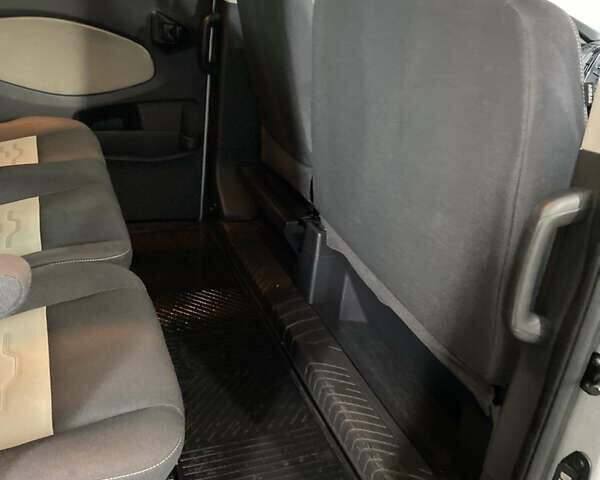 Сірий Форд Турнео Кастом, об'ємом двигуна 2 л та пробігом 193 тис. км за 25000 $, фото 46 на Automoto.ua