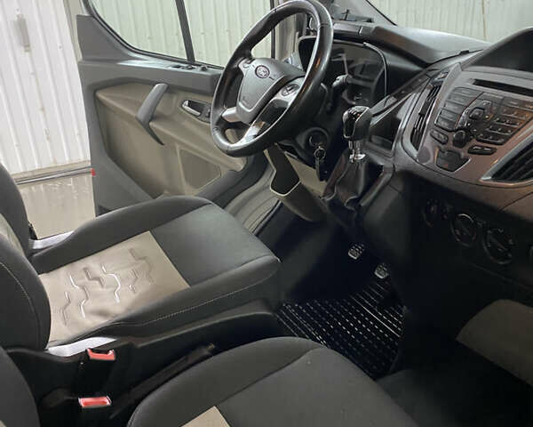 Сірий Форд Турнео Кастом, об'ємом двигуна 2 л та пробігом 193 тис. км за 22000 $, фото 31 на Automoto.ua