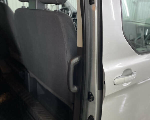 Сірий Форд Турнео Кастом, об'ємом двигуна 2 л та пробігом 193 тис. км за 25000 $, фото 51 на Automoto.ua