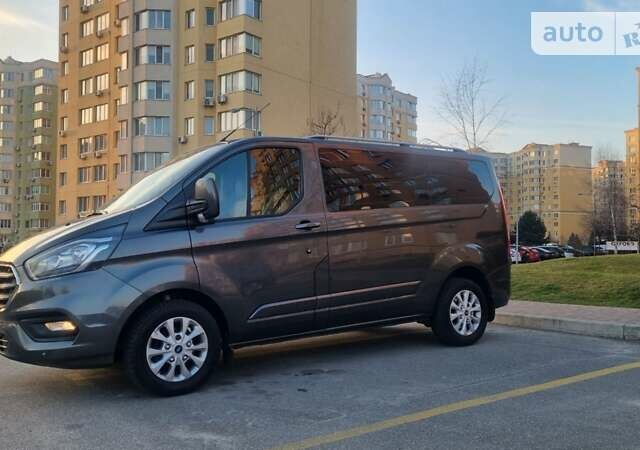 Серый Форд Турнео Кастом, объемом двигателя 2 л и пробегом 97 тыс. км за 19199 $, фото 3 на Automoto.ua