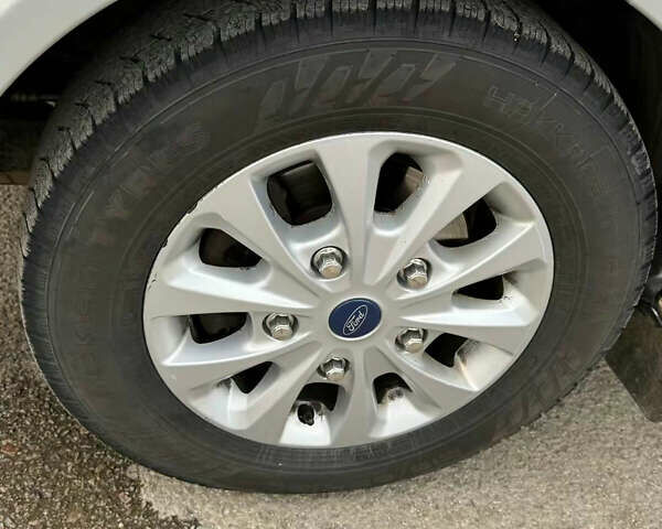 Серый Форд Турнео Кастом, объемом двигателя 2 л и пробегом 167 тыс. км за 25999 $, фото 15 на Automoto.ua