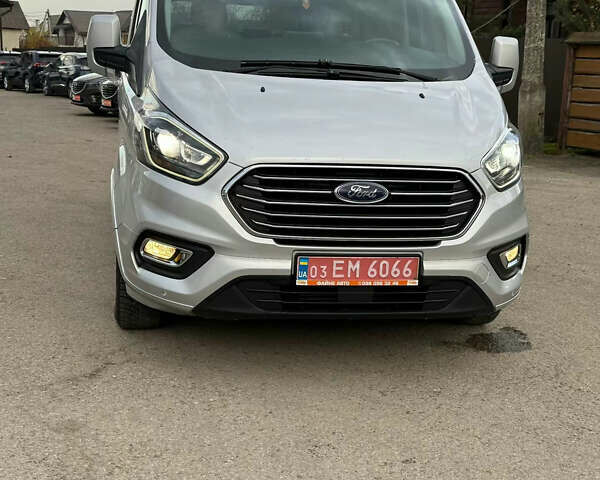 Серый Форд Турнео Кастом, объемом двигателя 2 л и пробегом 167 тыс. км за 25999 $, фото 2 на Automoto.ua