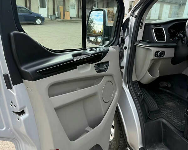 Серый Форд Турнео Кастом, объемом двигателя 2 л и пробегом 167 тыс. км за 25999 $, фото 16 на Automoto.ua