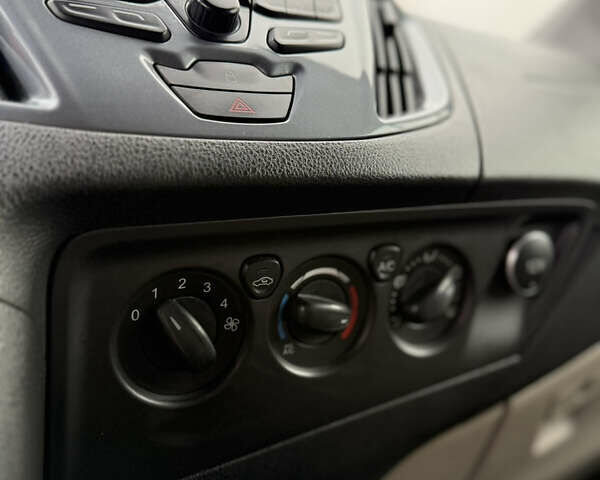 Синий Форд Турнео Кастом, объемом двигателя 2.2 л и пробегом 213 тыс. км за 17650 $, фото 27 на Automoto.ua