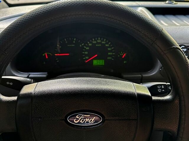 Форд Транзит Коннект 2004 в Запорожье на Automoto.ua Белый Форд Транзит Коннект, объемом двигателя 1.8 л и пробегом 233 тыс. км за 6000 $, фото 6 на Automoto.ua