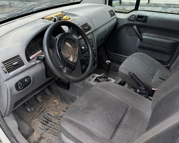 Белый Форд Транзит Коннект, объемом двигателя 1.75 л и пробегом 214 тыс. км за 1999 $, фото 3 на Automoto.ua