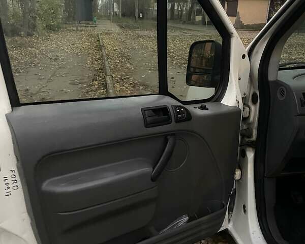 Белый Форд Транзит Коннект, объемом двигателя 1.8 л и пробегом 350 тыс. км за 3600 $, фото 14 на Automoto.ua