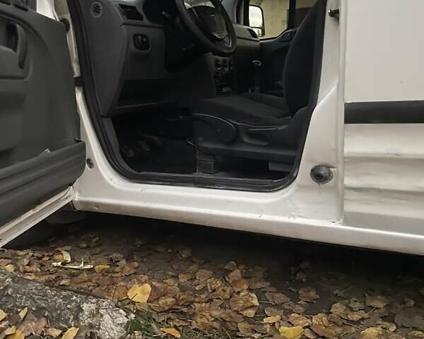 Белый Форд Транзит Коннект, объемом двигателя 1.8 л и пробегом 350 тыс. км за 3600 $, фото 8 на Automoto.ua