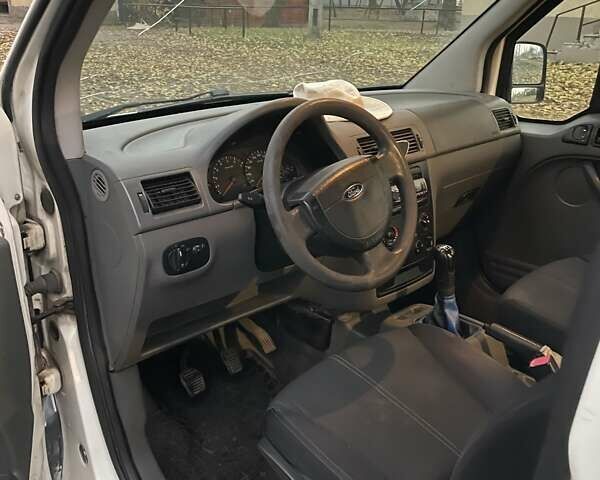 Белый Форд Транзит Коннект, объемом двигателя 1.8 л и пробегом 350 тыс. км за 3600 $, фото 13 на Automoto.ua