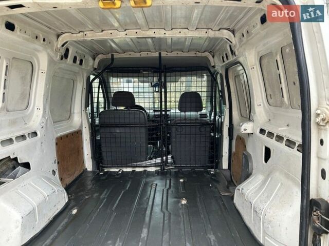 Белый Форд Транзит Коннект, объемом двигателя 1.8 л и пробегом 381 тыс. км за 2900 $, фото 6 на Automoto.ua