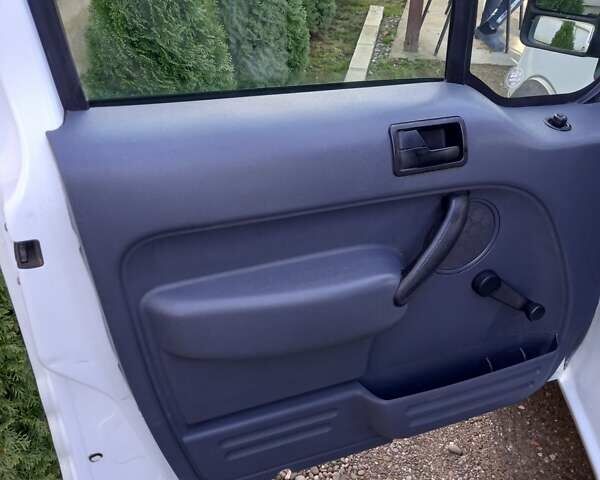 Білий Форд Транзит Коннект, об'ємом двигуна 1.8 л та пробігом 400 тис. км за 4300 $, фото 10 на Automoto.ua