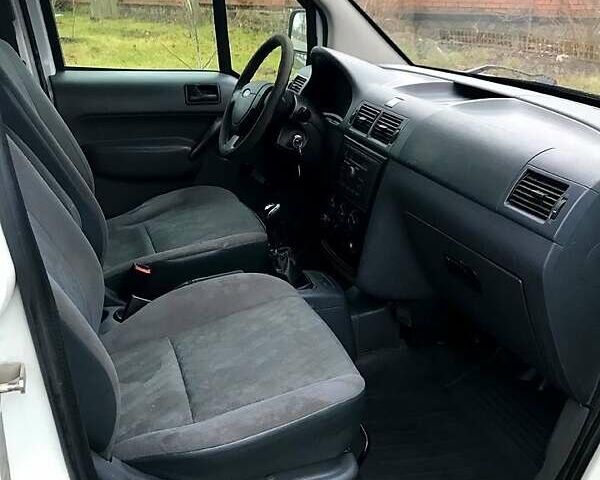 Белый Форд Транзит Коннект, объемом двигателя 1.8 л и пробегом 395 тыс. км за 3000 $, фото 6 на Automoto.ua