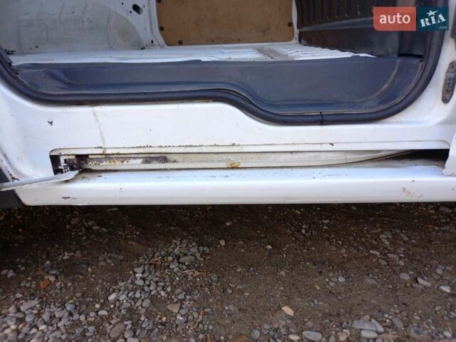 Білий Форд Транзит Коннект, об'ємом двигуна 1.8 л та пробігом 400 тис. км за 4300 $, фото 17 на Automoto.ua