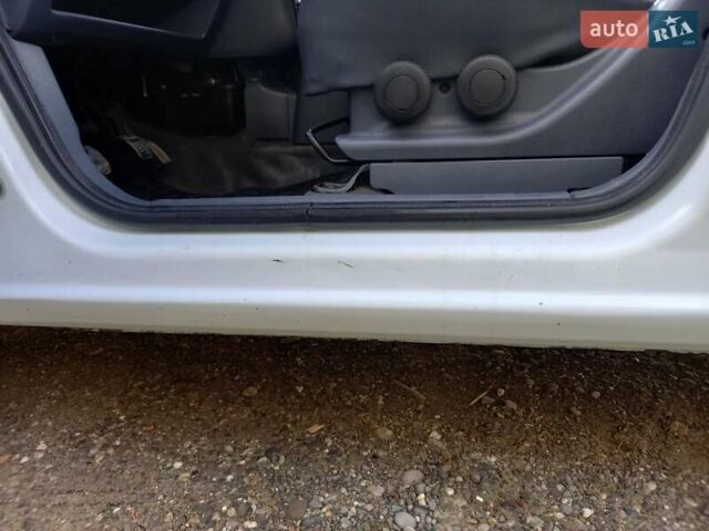 Білий Форд Транзит Коннект, об'ємом двигуна 1.8 л та пробігом 400 тис. км за 4300 $, фото 12 на Automoto.ua