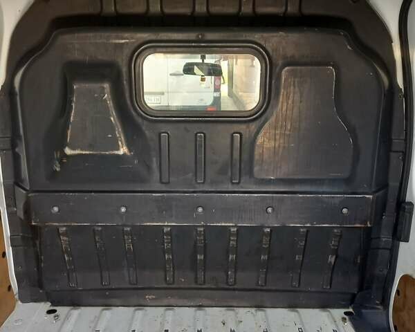 Білий Форд Транзит Коннект, об'ємом двигуна 1.8 л та пробігом 400 тис. км за 4300 $, фото 21 на Automoto.ua