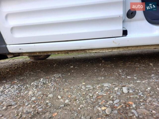 Білий Форд Транзит Коннект, об'ємом двигуна 1.8 л та пробігом 400 тис. км за 4300 $, фото 18 на Automoto.ua