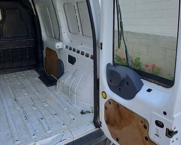 Білий Форд Транзит Коннект, об'ємом двигуна 1.8 л та пробігом 400 тис. км за 4300 $, фото 25 на Automoto.ua