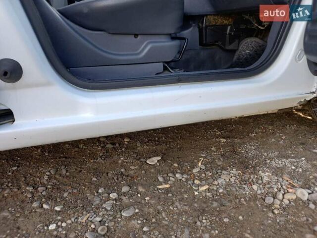 Білий Форд Транзит Коннект, об'ємом двигуна 1.8 л та пробігом 400 тис. км за 4300 $, фото 16 на Automoto.ua