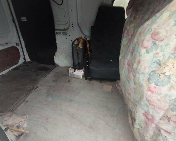 Белый Форд Транзит Коннект, объемом двигателя 1.8 л и пробегом 250 тыс. км за 5200 $, фото 19 на Automoto.ua