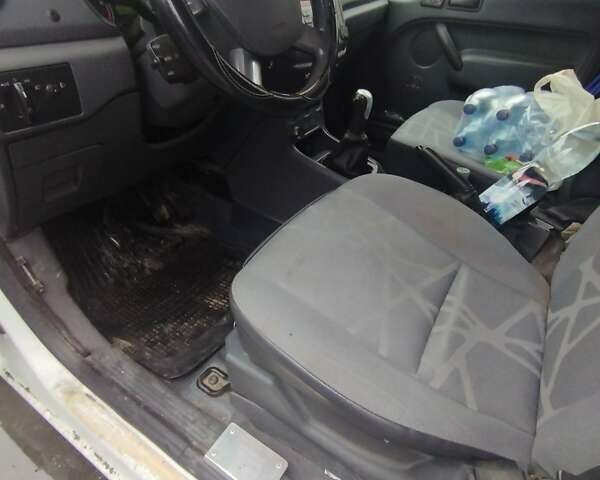 Белый Форд Транзит Коннект, объемом двигателя 1.8 л и пробегом 250 тыс. км за 4950 $, фото 3 на Automoto.ua