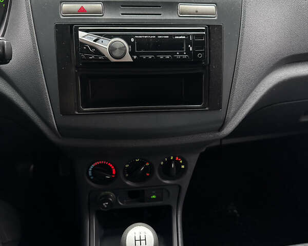 Белый Форд Транзит Коннект, объемом двигателя 1.8 л и пробегом 370 тыс. км за 4800 $, фото 12 на Automoto.ua